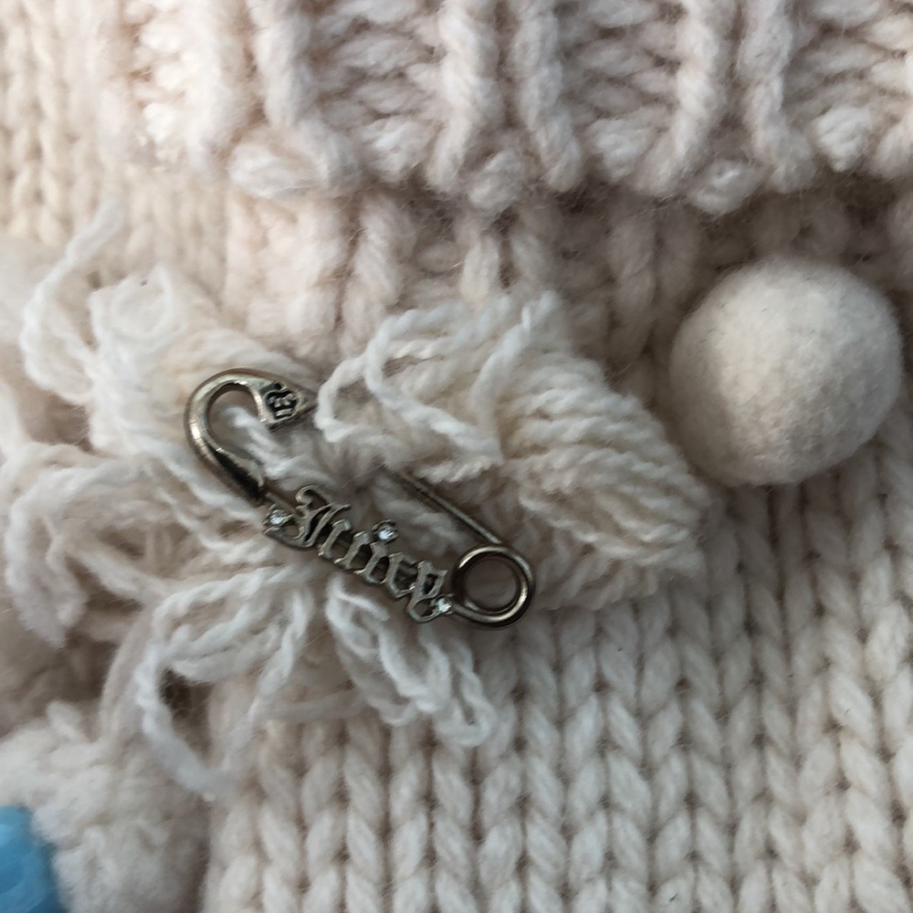 Juicy Couture Mittens - Picture 5 of 7